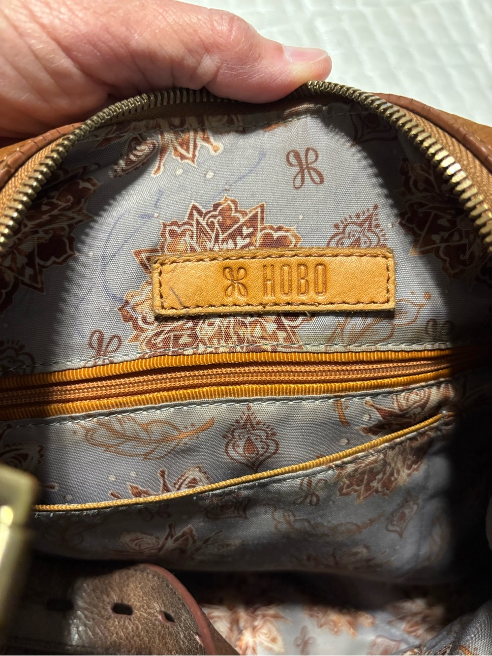 HOBO Chestnut Pebbled Leather Hobo Shoulder Bag - Picture 3 of 5